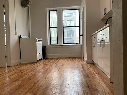 Rented by Metro Prop NY Corp | media 13