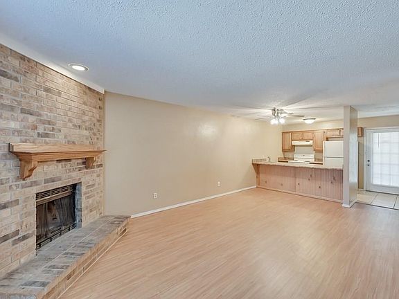 5th image of 219 Country Bend Dr