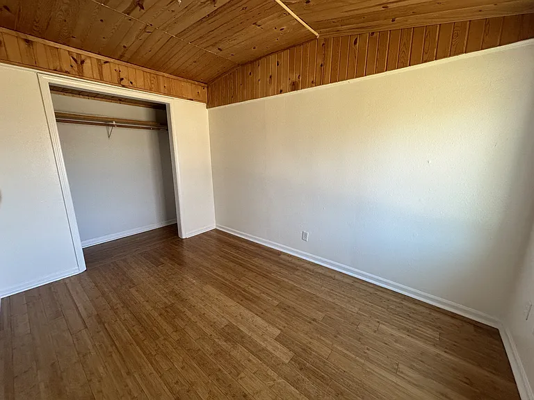 1102 Sandy Hollow Rd — Photo 3