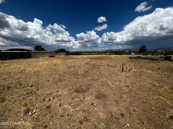 19832 E Stagecoach Trl, Mayer, AZ 86333