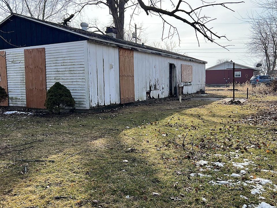 2nd image of 4 Saratoga Ln
