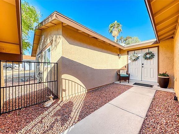 5th image of 1411 Gloria Ln