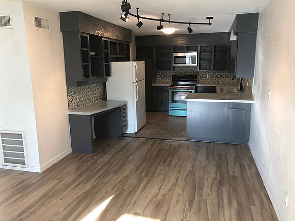4th image of 6112 S Lakewood Ave