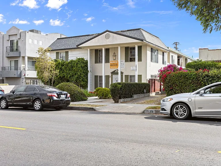 1537 Centinela Ave #9 — Photo 1