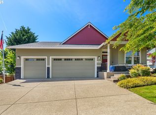 601 SW 7th St, Dundee, OR 97115