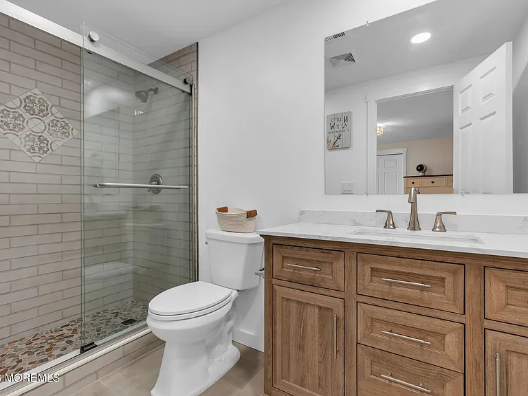 501 Forman Ave — Photo 16