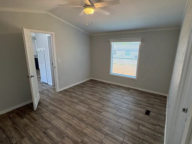 County Street 2983 — Photo 10