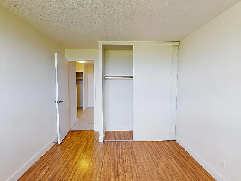 2470 Southvale Cres — Photo 93