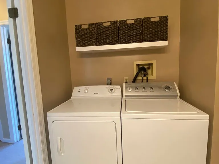 623 E Walnut St — Photo 13