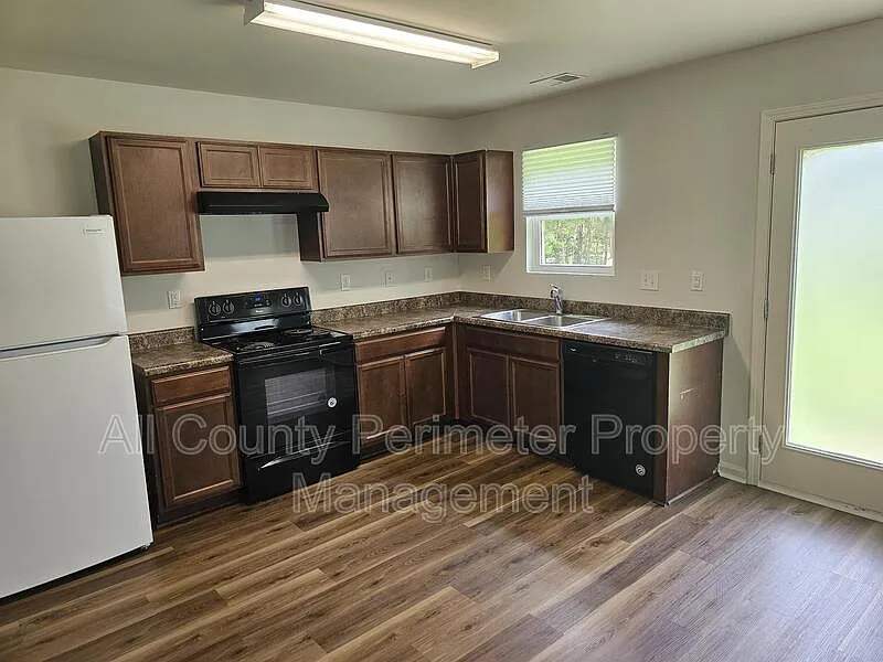 3 bed, 2.5 bath, 1507 sqft, $1,695 — Photo 4