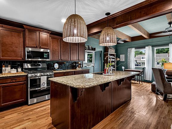 3rd image of 3640 SW York Way