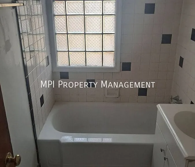 232 N 75th St #8 — Photo 6