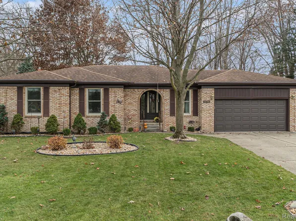 48796 Palmyra Dr, Utica, MI 48317