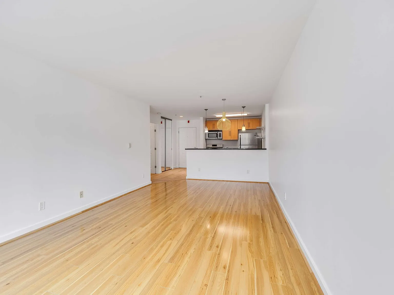 1 bed, 658 sqft, $2,400 — Photo 2