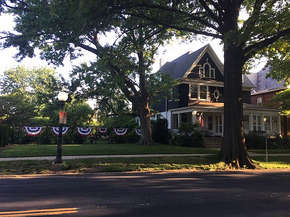 3rd image of 1011 W Moss Ave