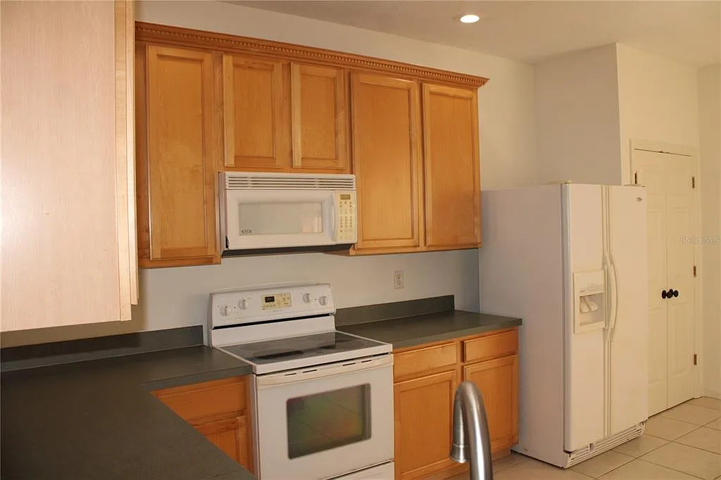 3 bed, 2.5 bath, 1954 sqft, $2,295 — Photo 4