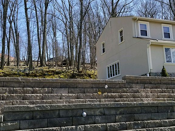 2nd image of 121 Glenside Trl