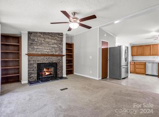 118 Winter Star Dr, Hendersonville, NC 28739