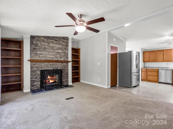 118 Winter Star Dr, Hendersonville, NC 28739