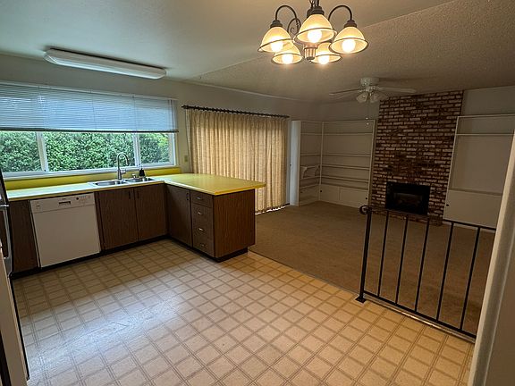 5th image of 2373 Las Flores Dr