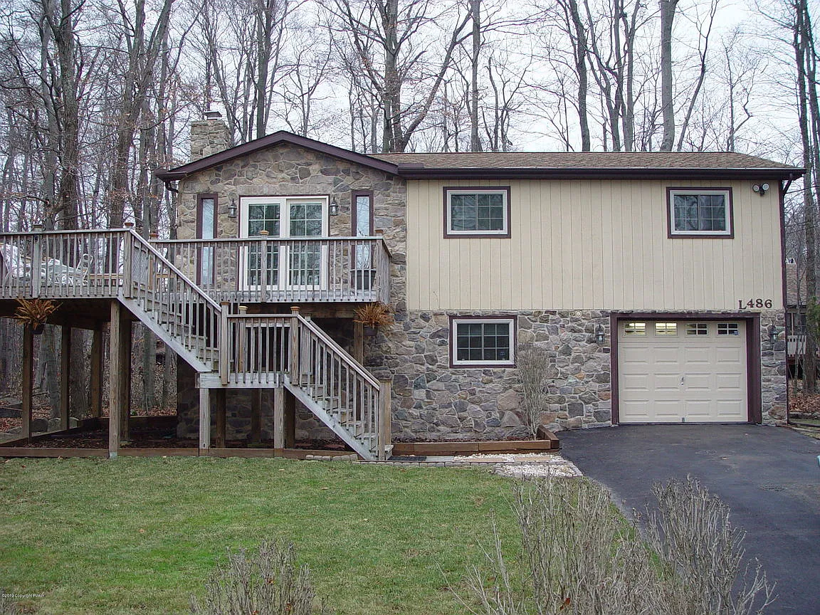2512 Waterfront Dr photo 1