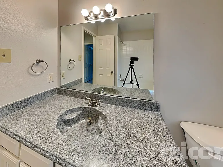 2851 Linden Ln — Photo 16