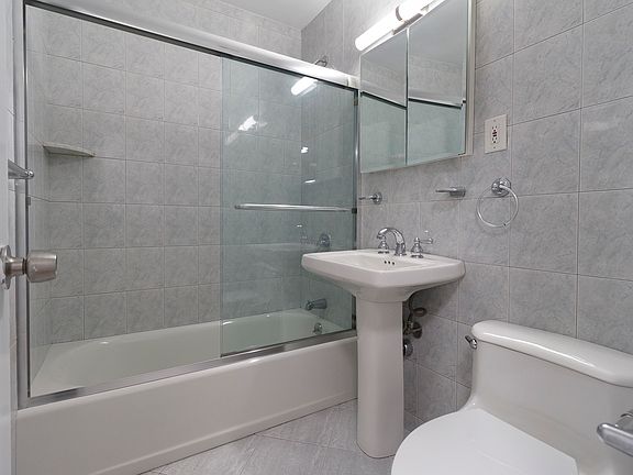3rd image of 150 E 18th St APT 7R