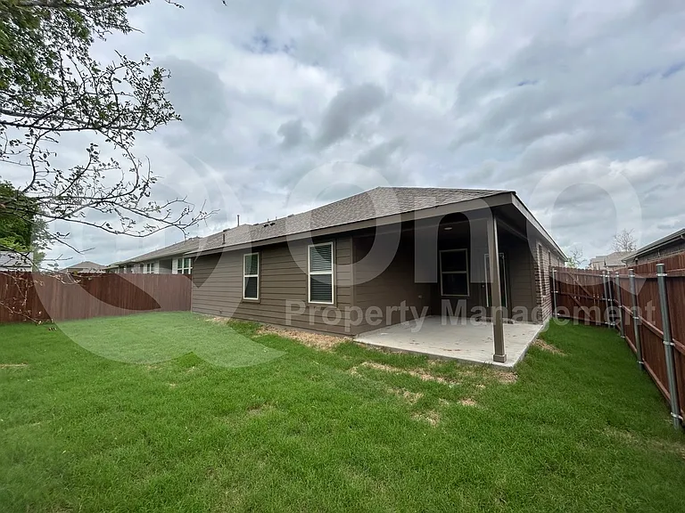 3920 Glastonbury Rd — Photo 19