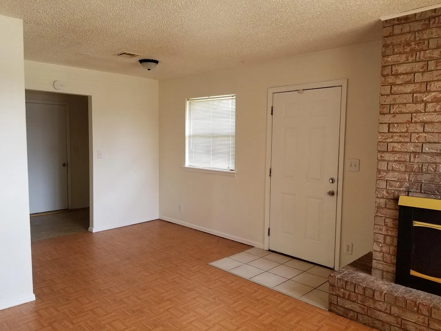 2 bed, 950 sqft, $775 — Photo 2