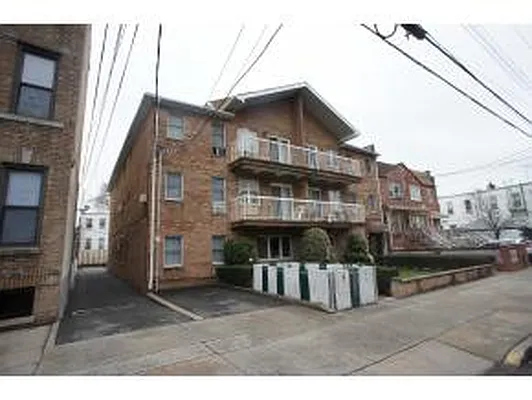 Sold by Ben Bay Realty Co | media 1