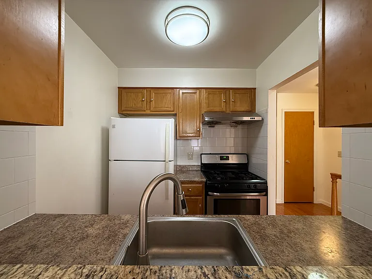 1229 Wood St #2F — Photo 6