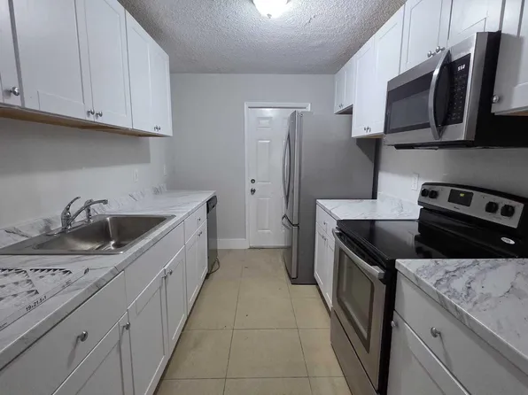 18050 NW 41st Pl, Miami Gardens, FL 33055