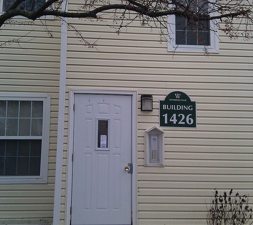 1st image of 1426 E Wyndham Cir APT 208
