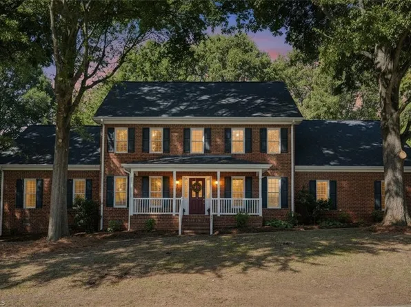 511 Westfield Ln, Gibsonville, NC 27249