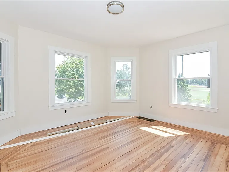 350 King St #1 — Photo 4