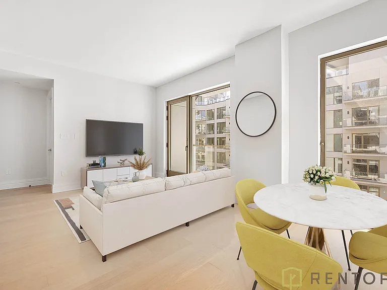 960 Franklin Ave #353 — Photo 4