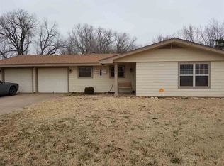 306 Candlewood Cir, Enid, OK 73701