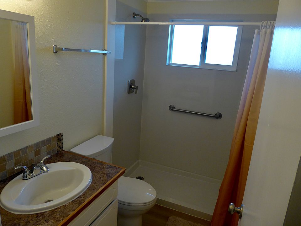 Bathroom / Shower