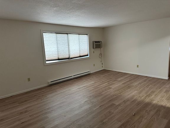 3rd image of 221 8th Ave SE APT 8