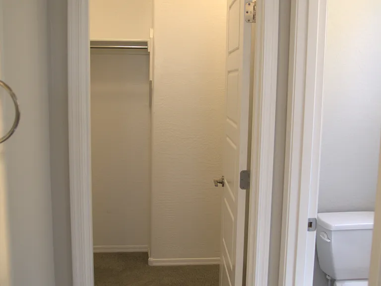 1676 E Hampton Ln — Photo 20