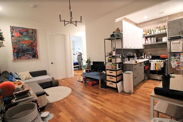 Rented by Hagstrom Management Inc | media 8