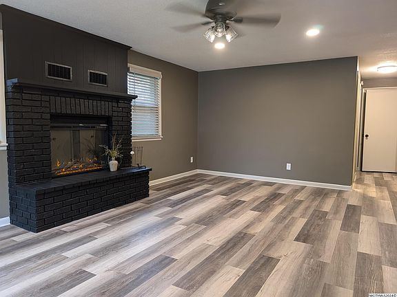 2nd image of 685 9th St SE