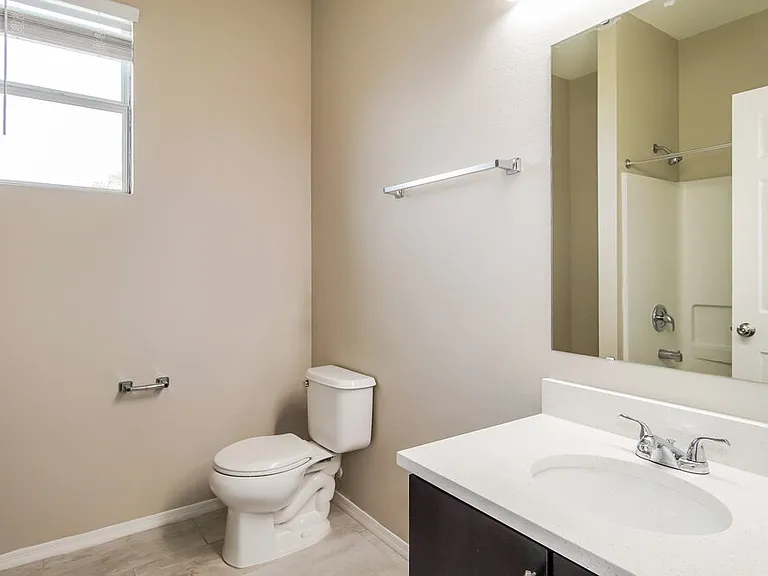1557 Regent Ct — Photo 14