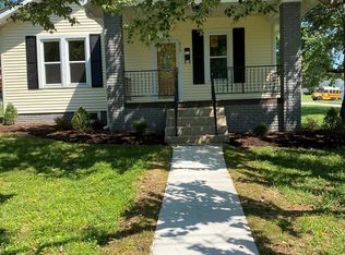 814 E Blythe St, Paris, TN 38242
