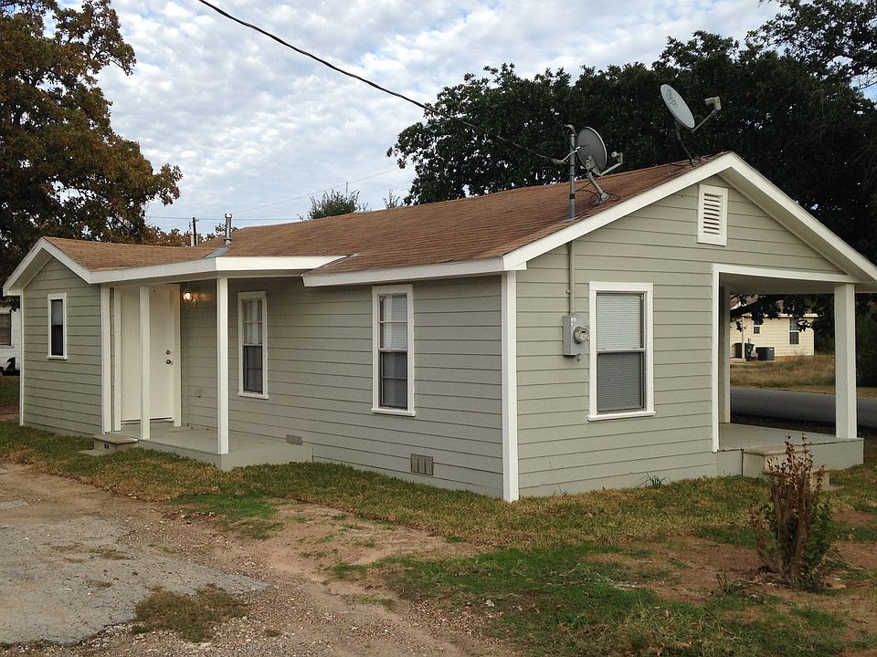 Great corner lot w/ driveway