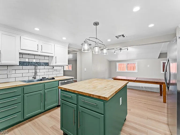 605 L Ave — Photo 23