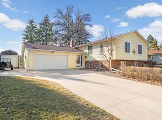 2736 Chisholm Ave, North Saint Paul, MN 55109