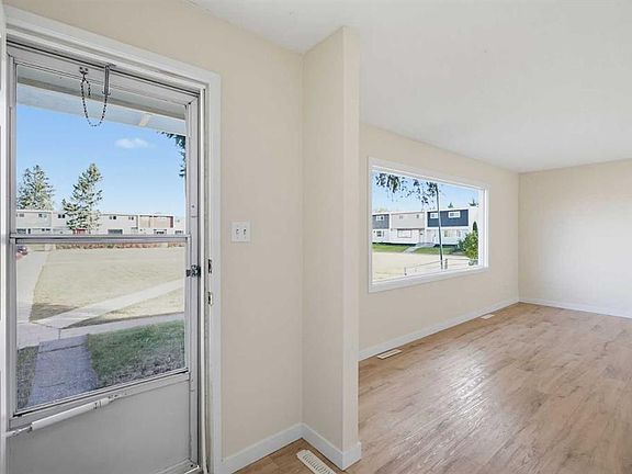 4th image of 407 E Terrace Park