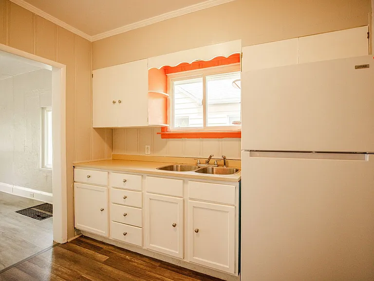 932 Turner Ave — Photo 3