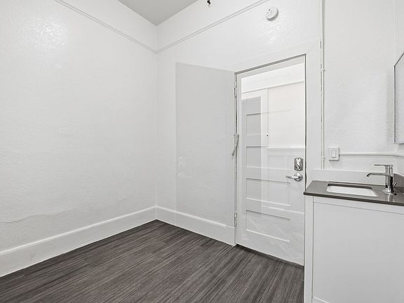 4th image of 706 Kearny St #127
